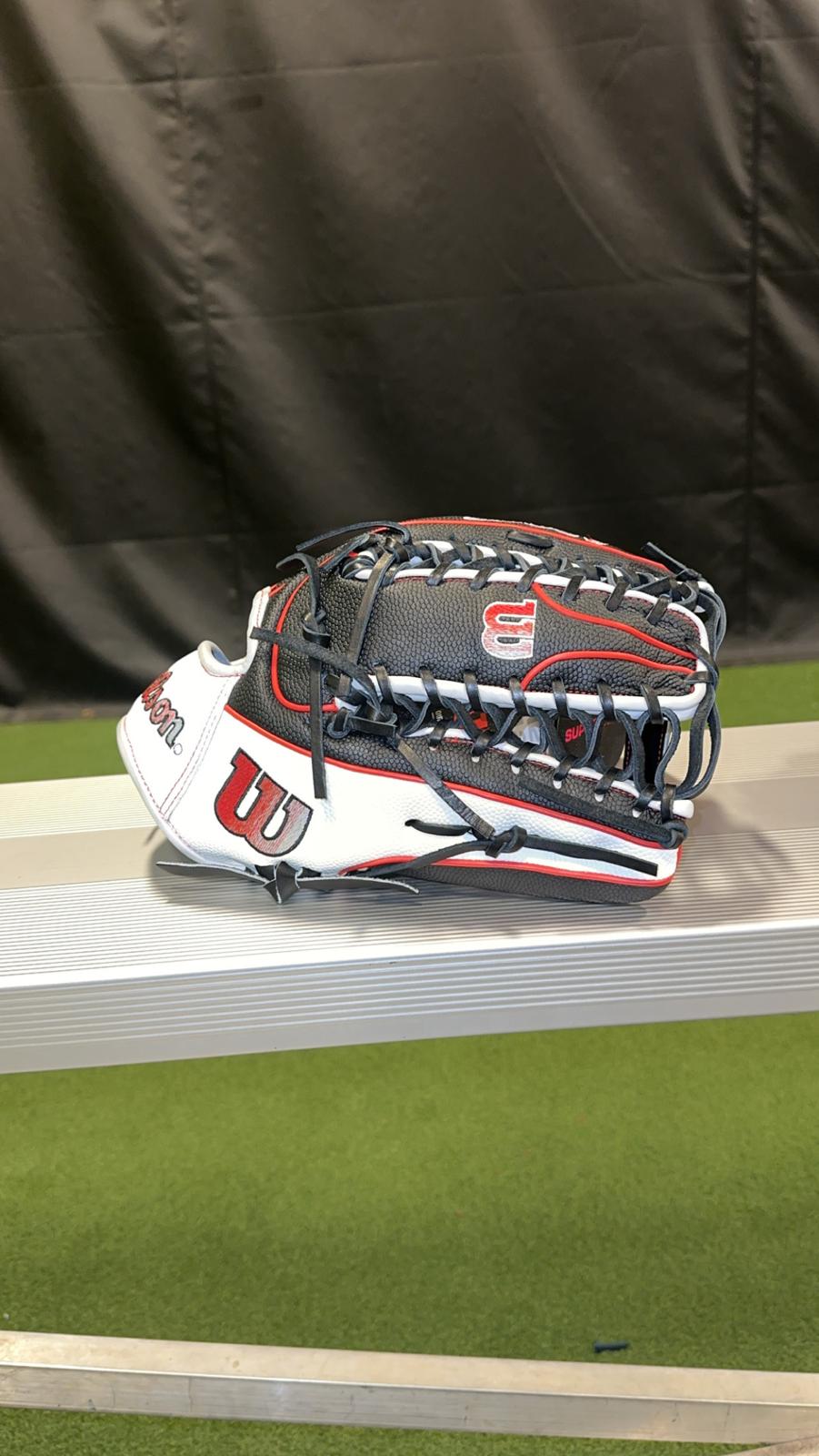 Wilson A2000 Outfield Baseball Glove